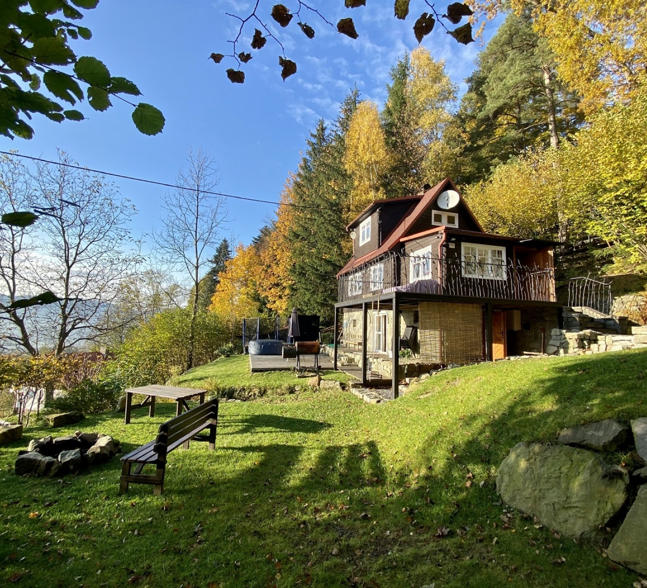 Chaloupka na stráni