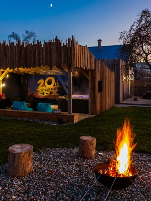 Chaloupka, která existuje - V poli