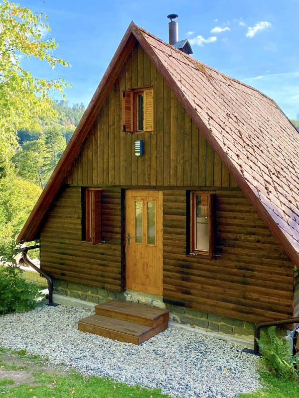 Chata uprostřed lesa