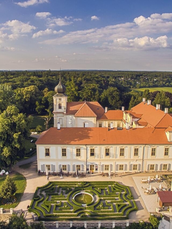 Chateau Loučeň Garden Retreat